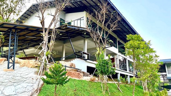 อาคารปฏิบัติธรรมและที่พัก
