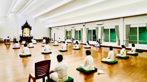 ป้ายทางเข้าศูนย์ปฏิบัติธรรมอริยะสิริ